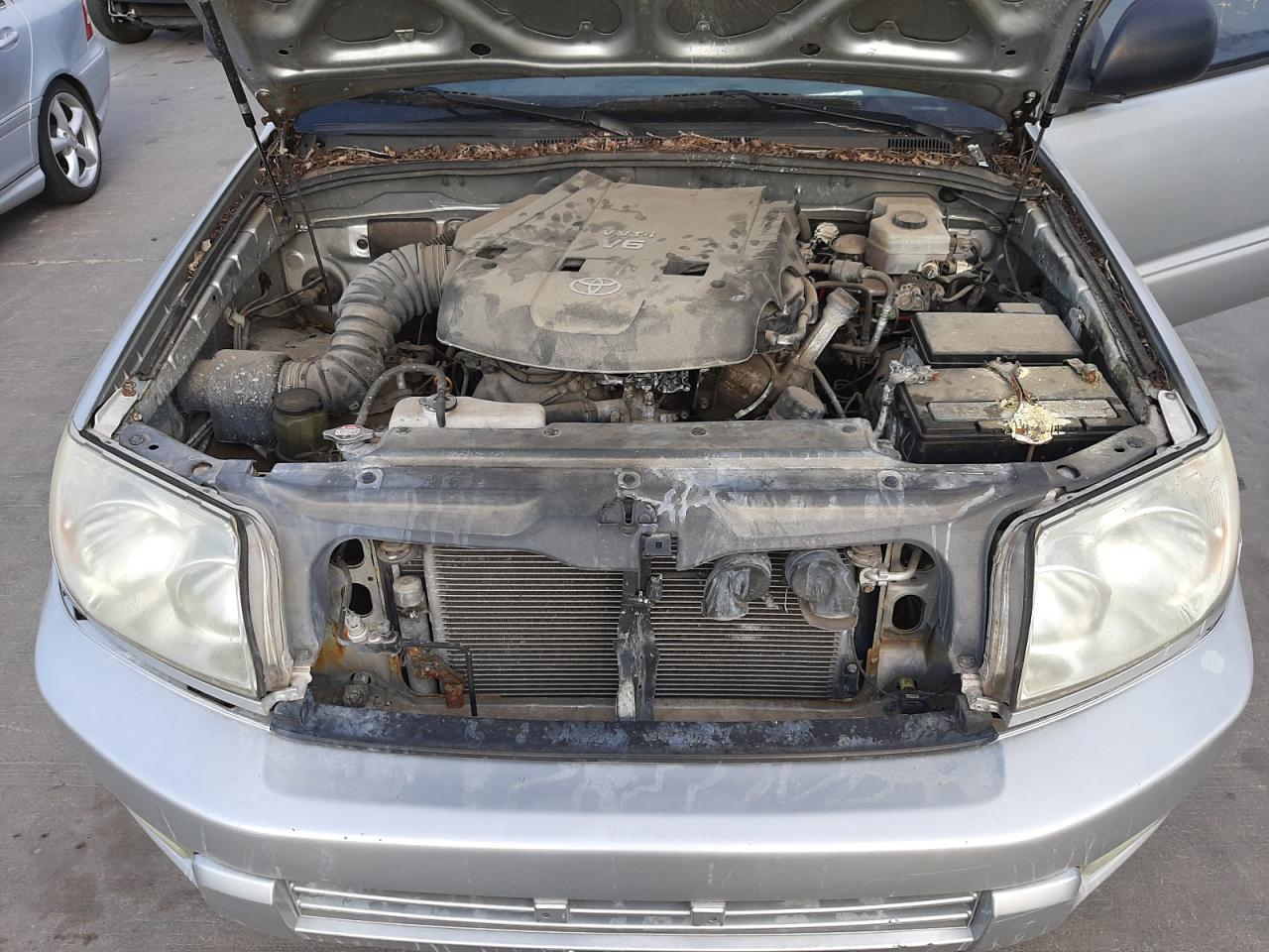 Photo 12 from auction – 2004 TOYOTA 4RUNNER SR with VIN JTEZU14R748009758