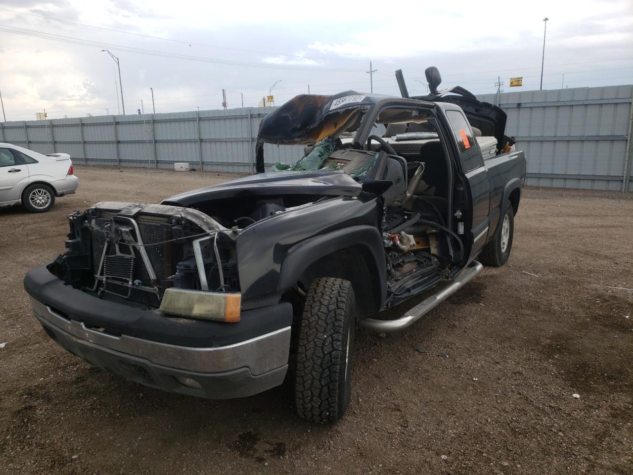 Photo 2 from auction – 2004 CHEVROLET SILVERADO with VIN 1GCEK19T04E354631