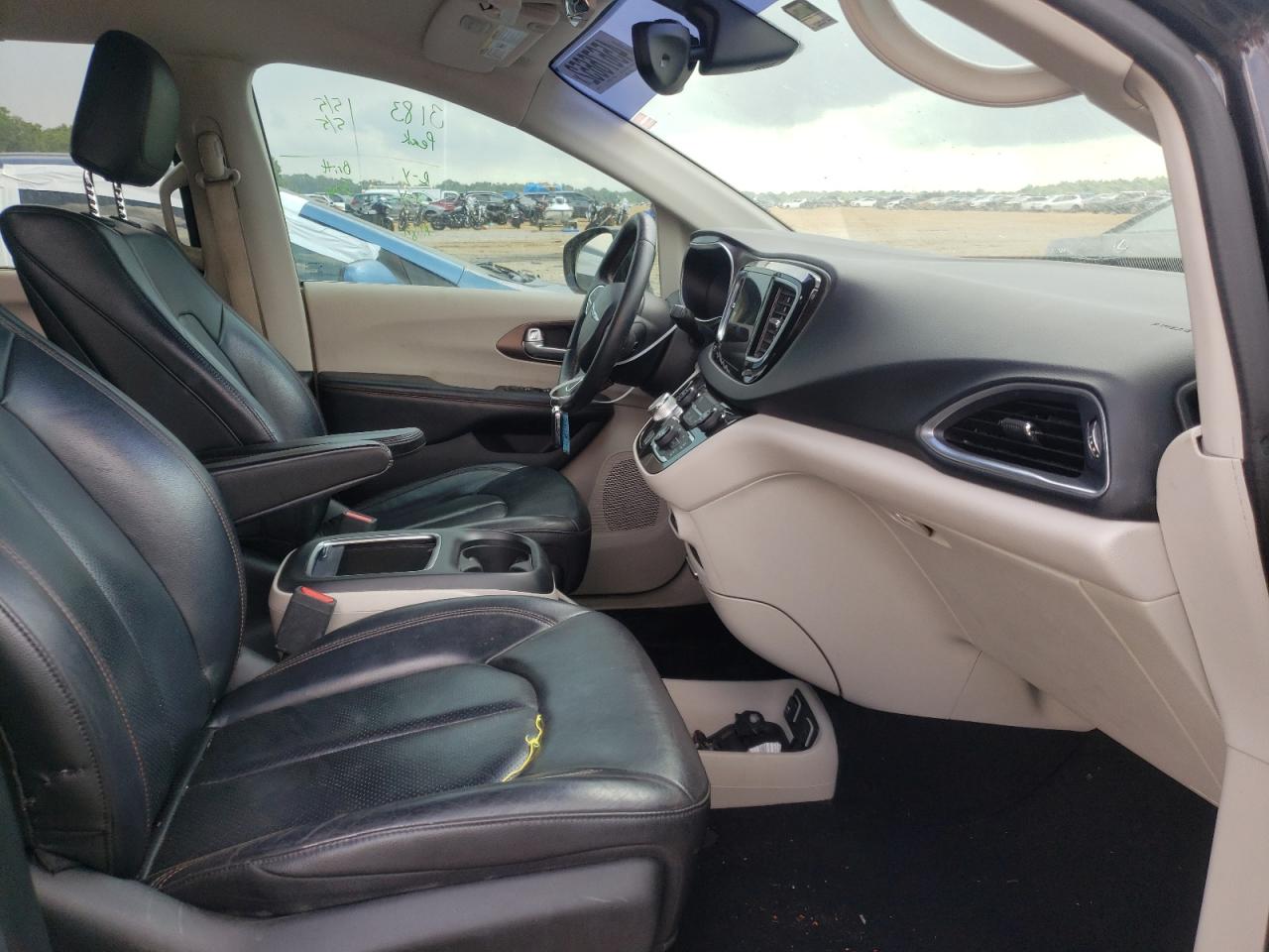 Photo 5 from auction – 2017 CHRYSLER PACIFICA T with VIN 2C4RC1EG0HR542629
