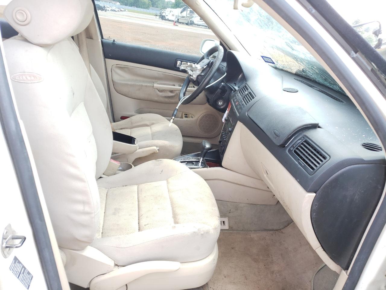 Photo 5 from auction – 2004 VOLKSWAGEN JETTA GLS with VIN 3VWSR69M94M100587