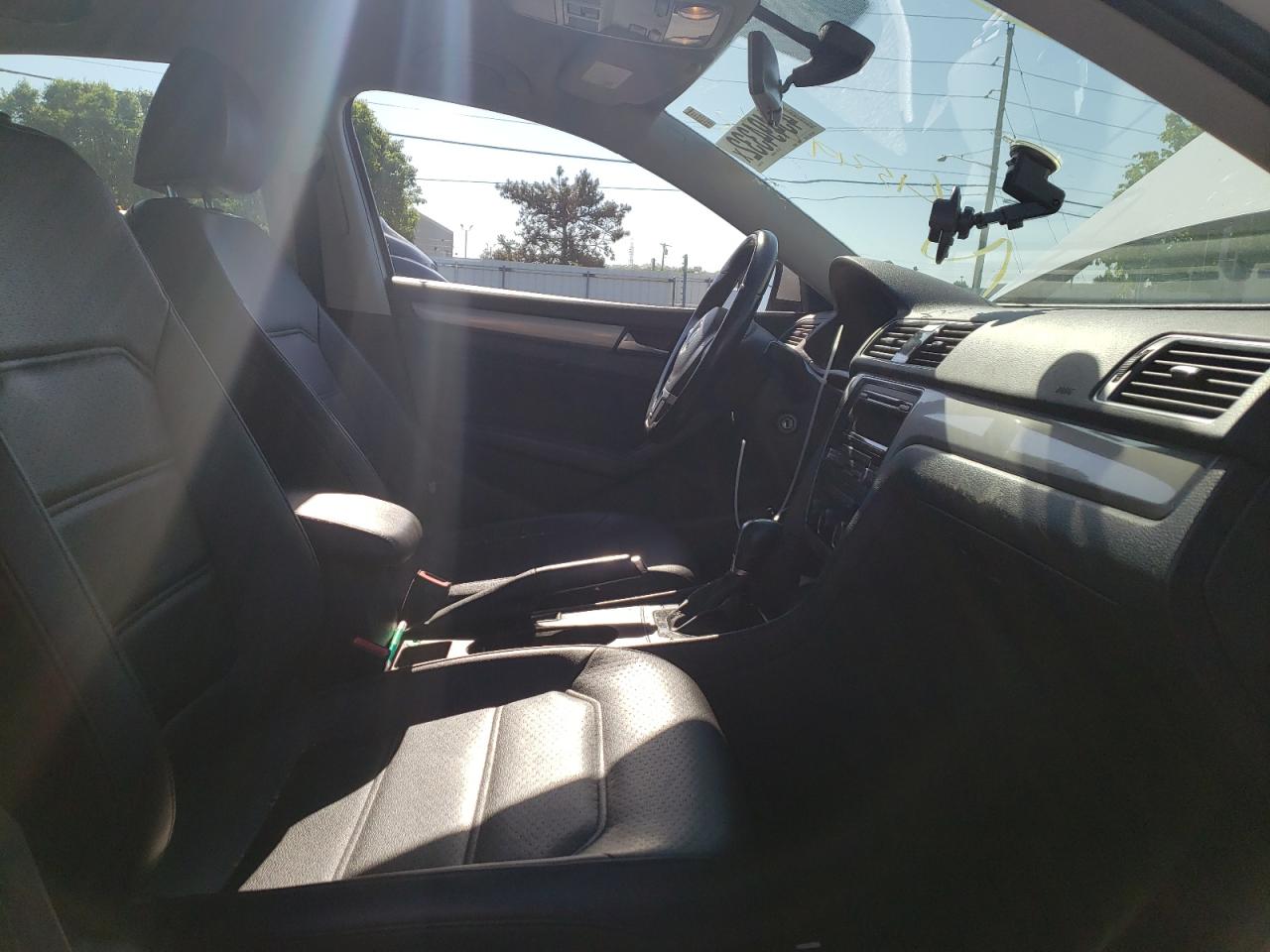 Photo 5 from auction – 2014 VOLKSWAGEN PASSAT S with VIN 1VWAT7A34EC086574