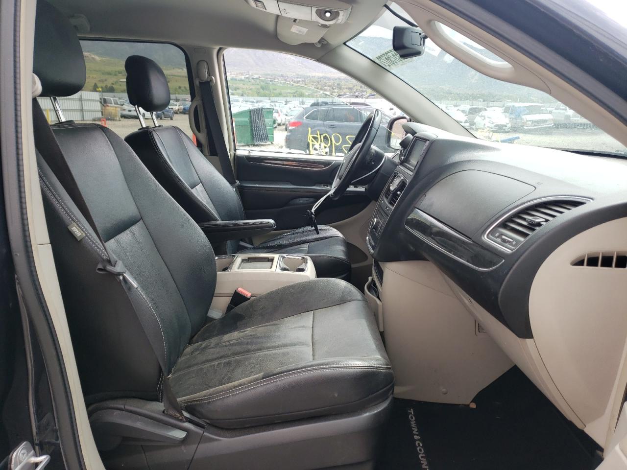 Photo 5 from auction – 2014 CHRYSLER TOWN & COU with VIN 2C4RC1BG2ER402792