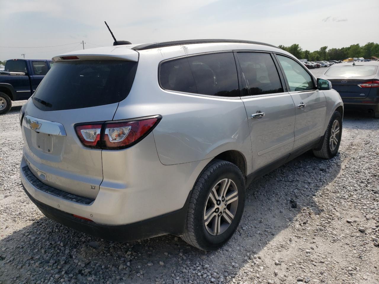 Photo 4 from auction – 2017 CHEVROLET TRAVERSE L with VIN 1GNKVGKD6HJ339295