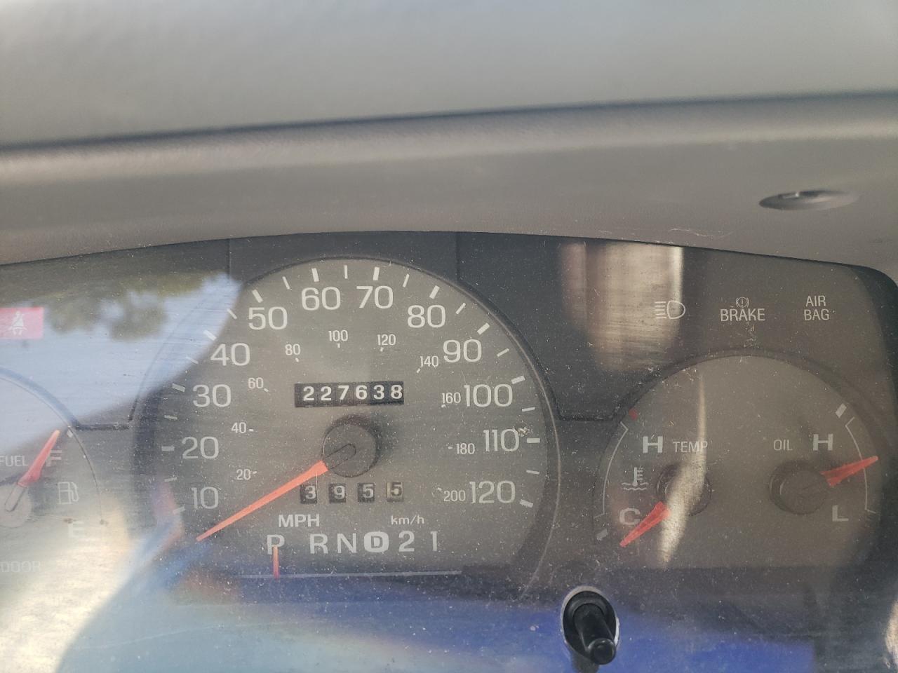 Photo 8 from auction – 1998 MERCURY GRAND MARQ with VIN 2MEFM75W7WX697339