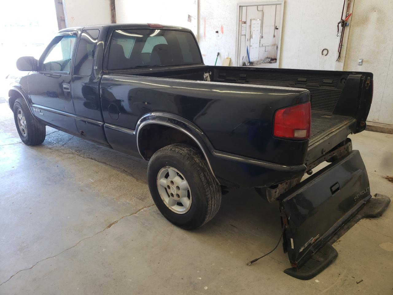 Photo 3 from auction – 2001 CHEVROLET S10 with VIN 1GCDT19W718170509