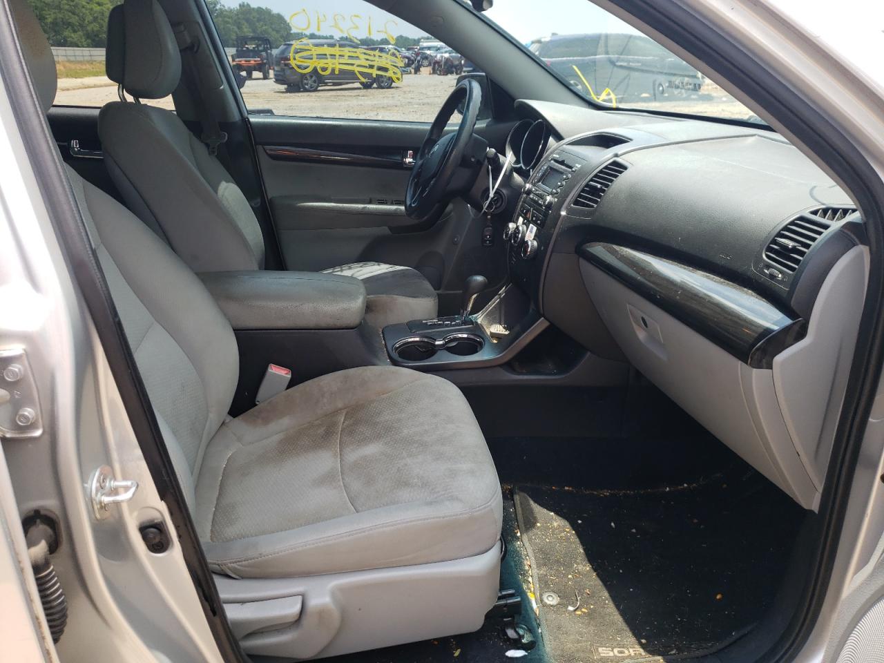 Photo 5 from auction – 2011 KIA SORENTO BA with VIN 5XYKT3A14BG011444