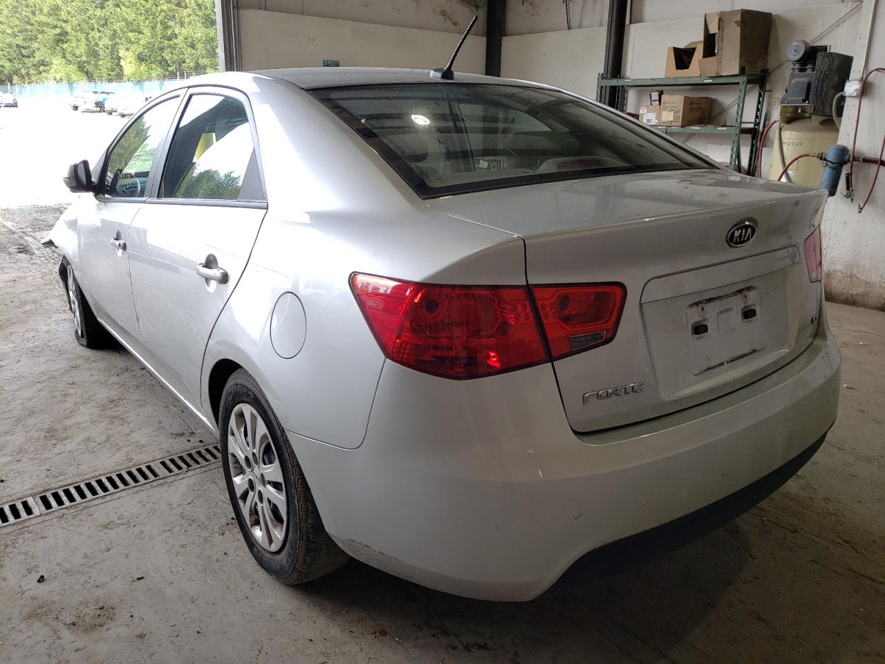 Photo 15 from auction – 2011 KIA FORTE EX with VIN KNAFU4A23B5422580