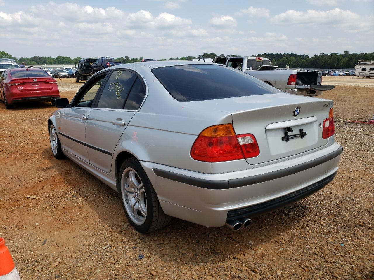 Photo 3 from auction – 2001 BMW 330 I with VIN WBAAV53481FJ68997
