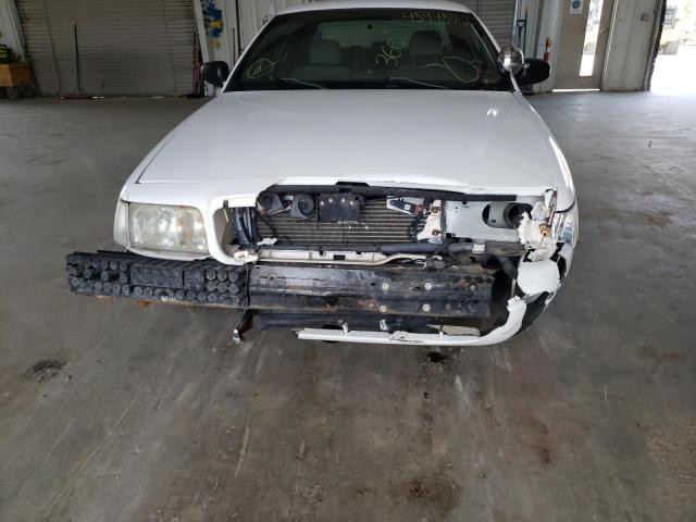 Photo 9 from auction – 2005 FORD CROWN VICT with VIN 2FAFP71W15X141756