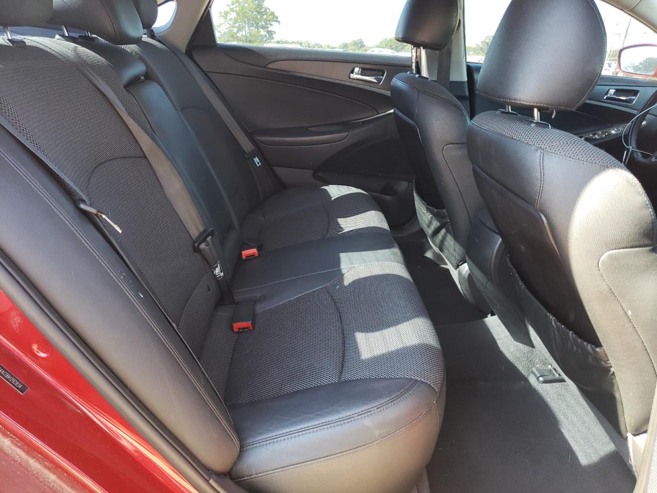 Photo 6 from auction – 2011 HYUNDAI SONATA SE with VIN 5NPEC4AC0BH292834