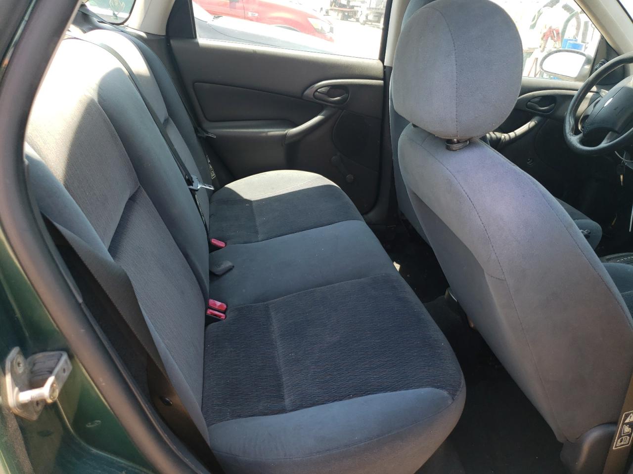 Photo 17 from auction – 2001 FORD FOCUS LX with VIN 1FAFP33PX1W198834