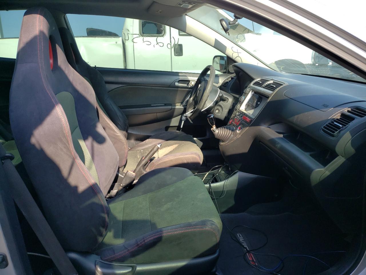 Photo 5 from auction – 2005 HONDA CIVIC SI with VIN SHHEP33595U504158
