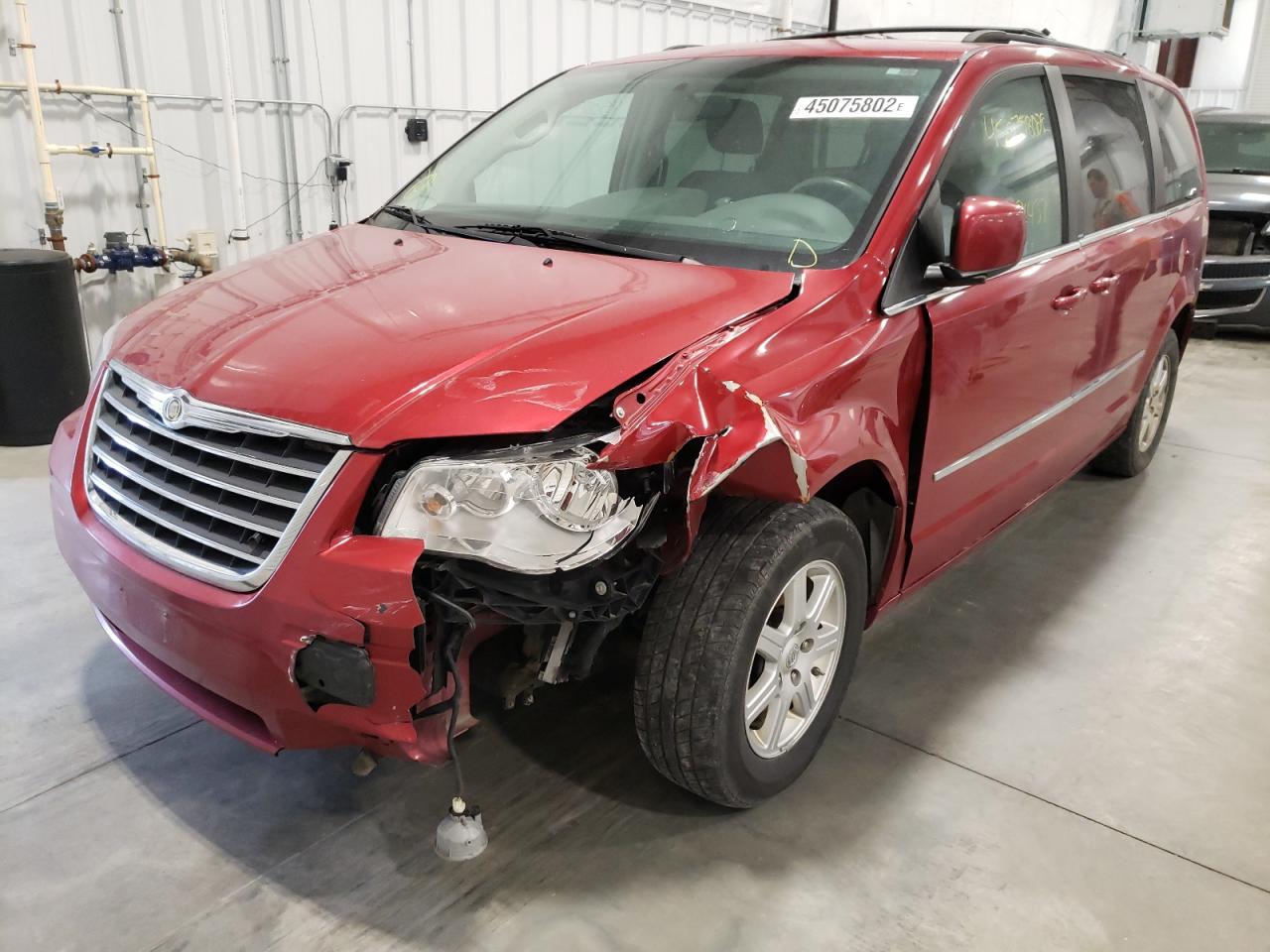 Photo 2 from auction – 2010 CHRYSLER TOWN & COU with VIN 2A4RR5D12AR148245