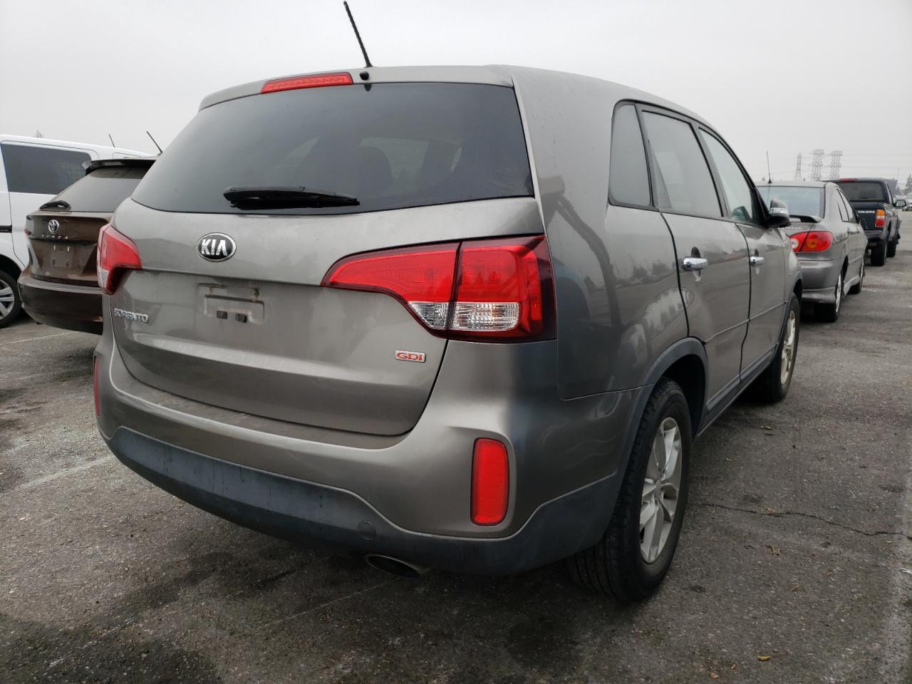 Photo 4 from auction – 2015 KIA SORENTO LX with VIN 5XYKT3A63FG622034