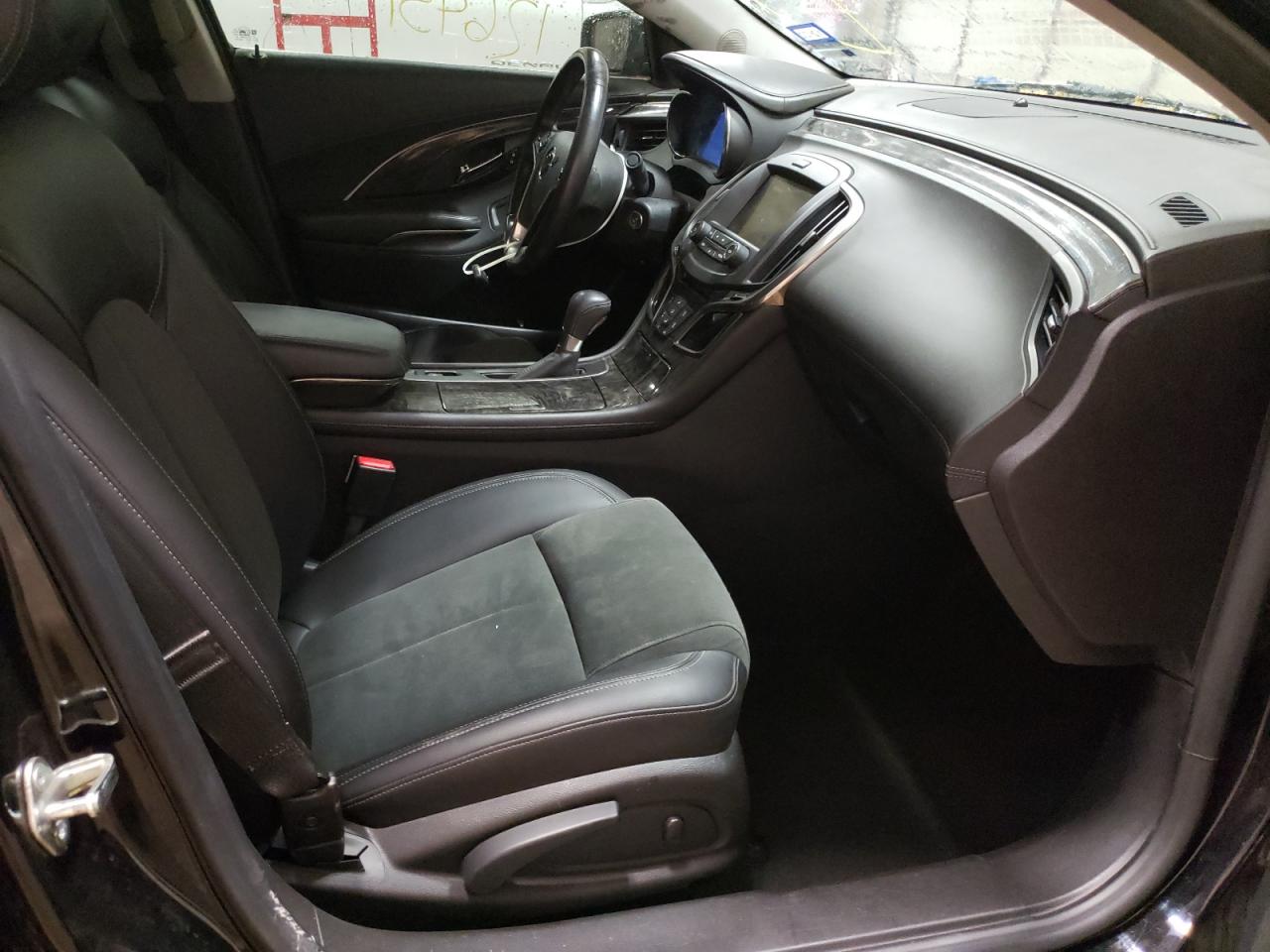 Photo 19 from auction – 2016 BUICK LACROSSE with VIN 1G4GA5GR2GF205920