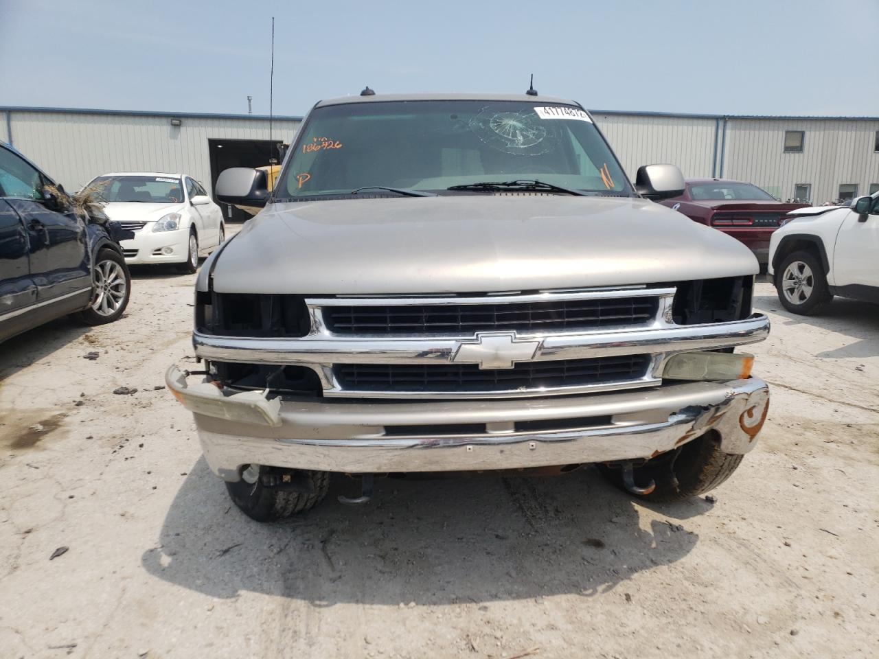 Photo 9 from auction – 2003 CHEVROLET SUBURBAN K with VIN 3GNFK16Z83G186426