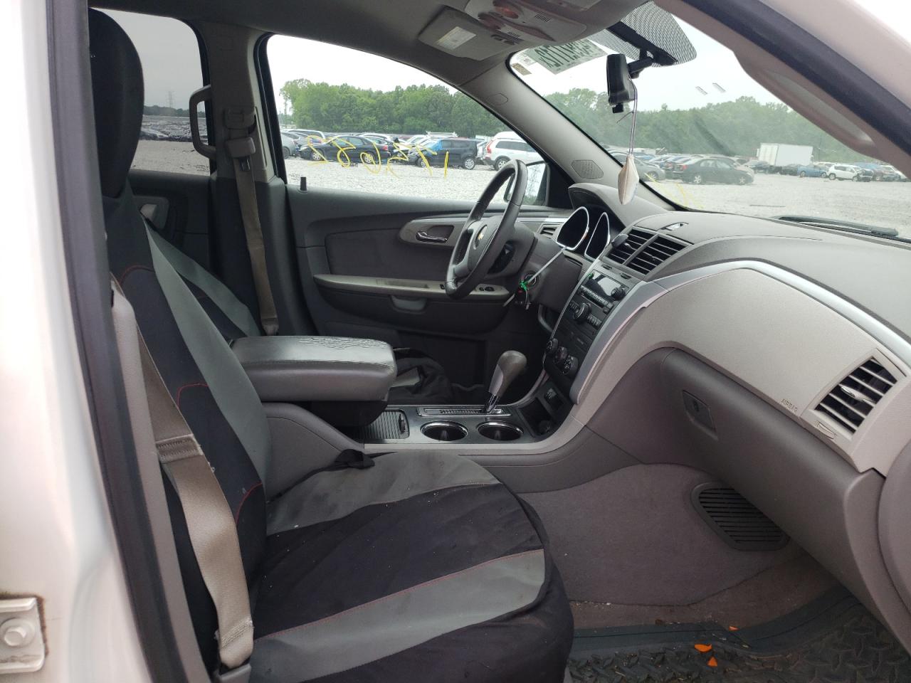 Photo 5 from auction – 2012 CHEVROLET TRAVERSE L with VIN 1GNKRFEDXCJ165346