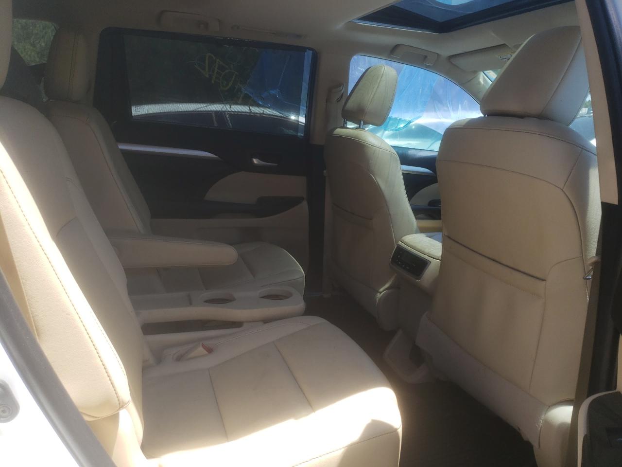 Photo 6 from auction – 2019 TOYOTA HIGHLANDER with VIN 5TDKZRFH3KS309784