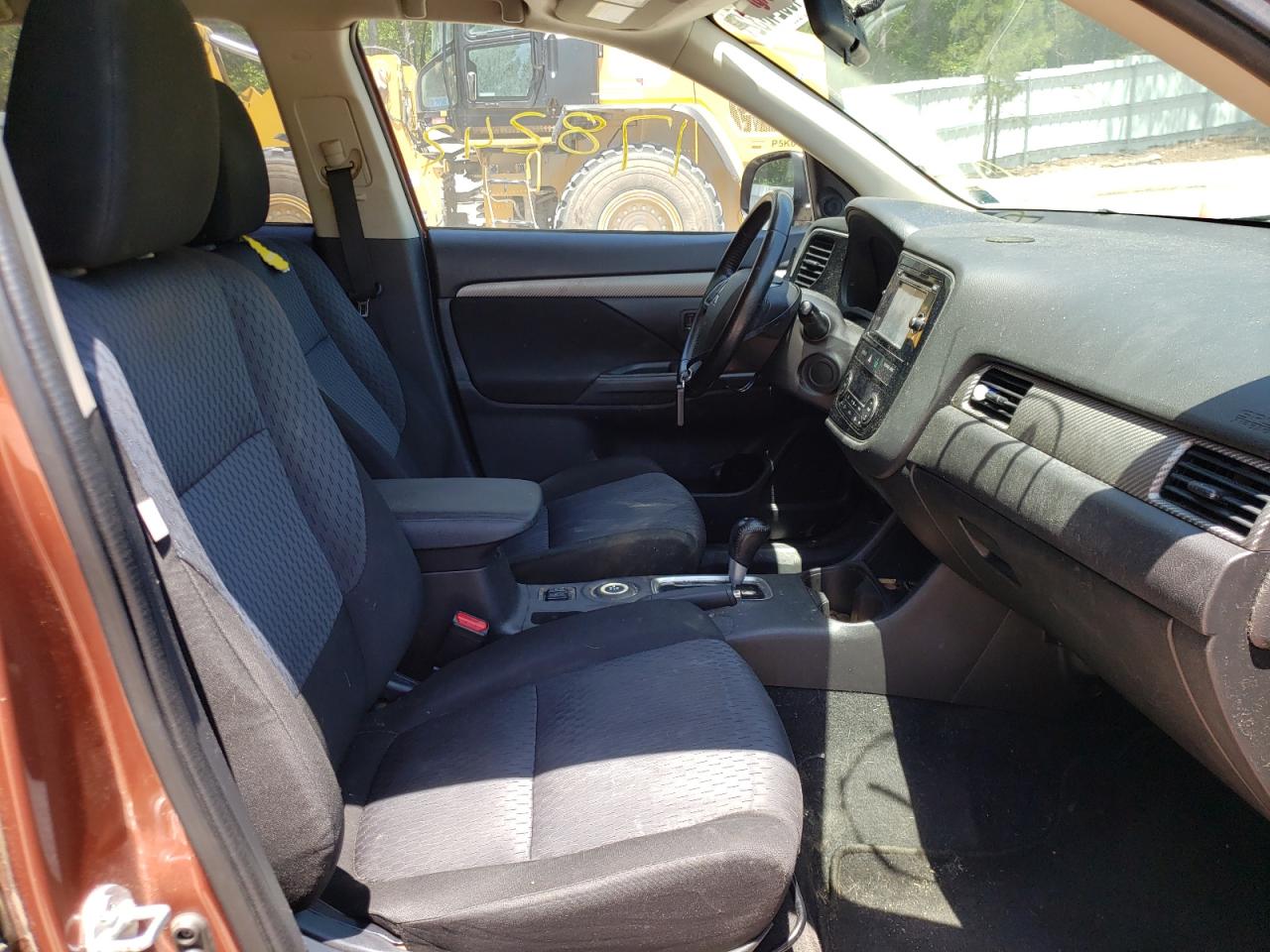 Photo 5 from auction – 2014 MITSUBISHI OUTLANDER with VIN JA4AZ3A38EZ016349