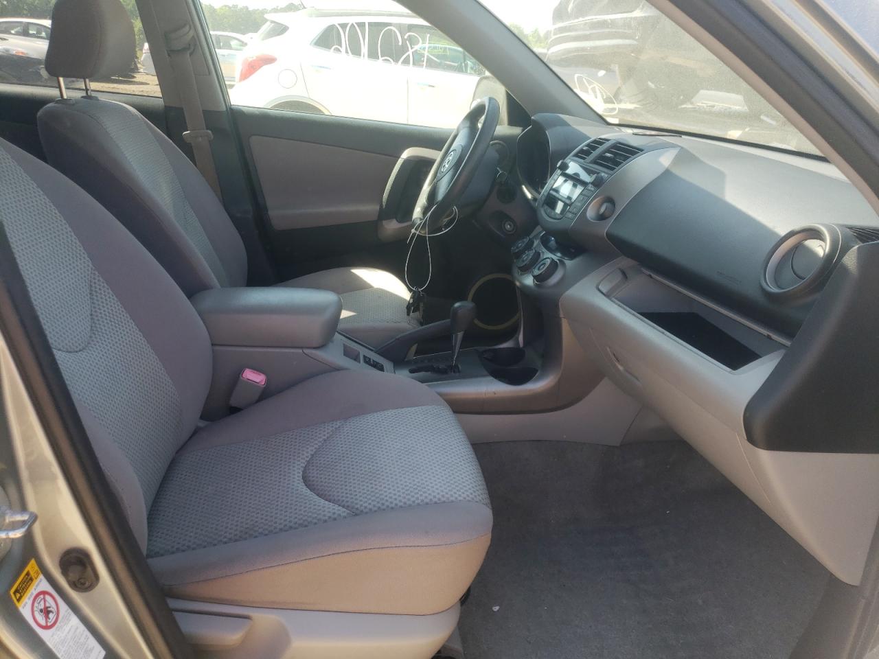 Photo 5 from auction – 2008 TOYOTA RAV4 with VIN JTMZD33V586074141