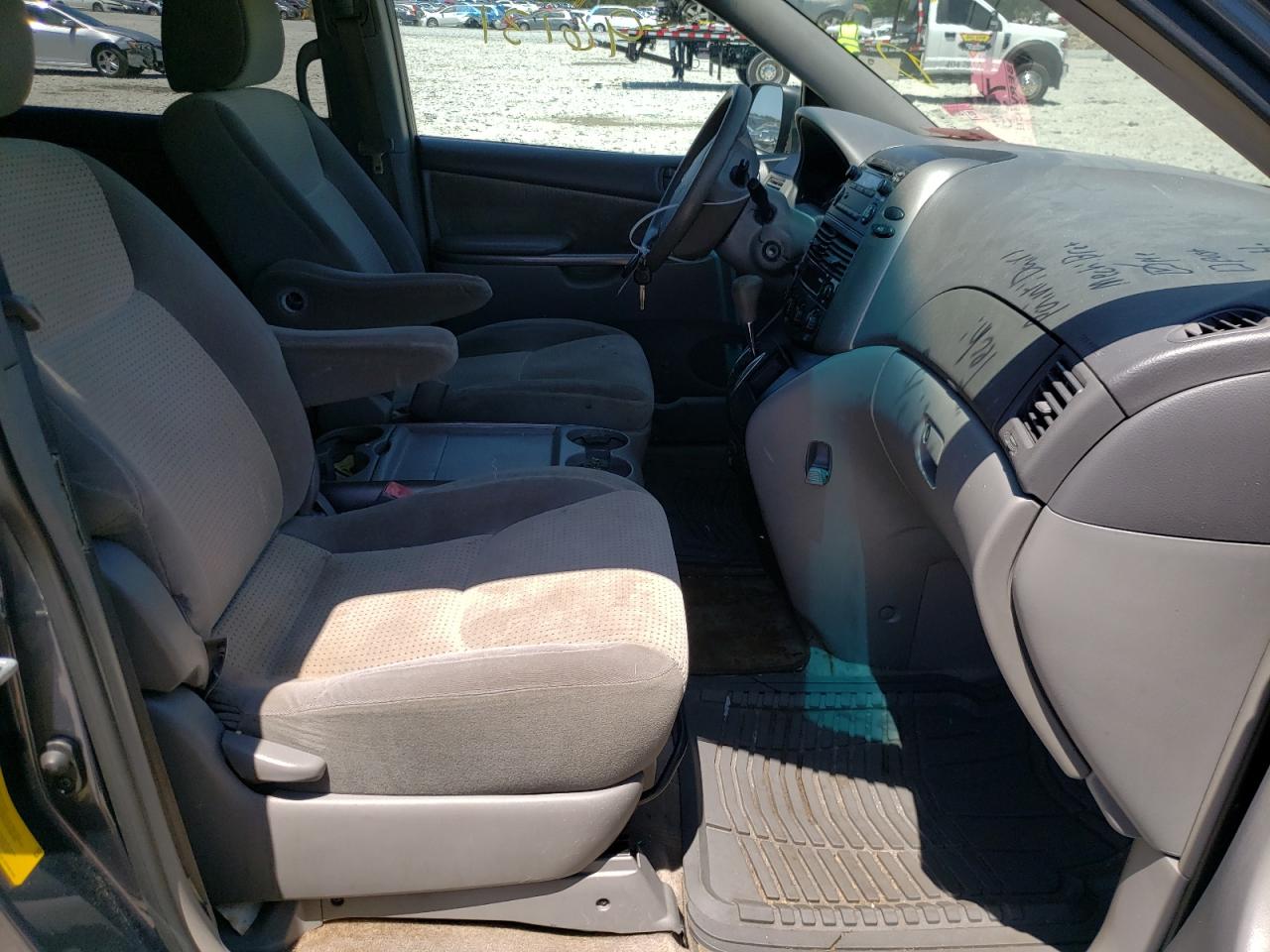 Photo 5 from auction – 2010 TOYOTA SIENNA CE with VIN 5TDKK4CC3AS310321