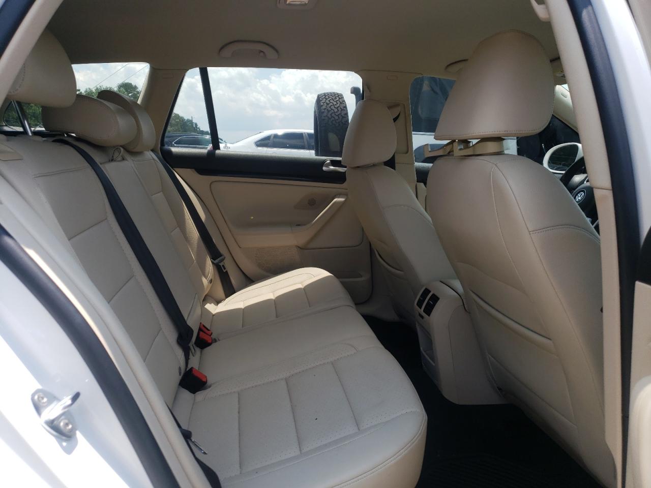 Photo 6 from auction – 2011 VOLKSWAGEN JETTA S with VIN 3VWPX7AJ9BM655734