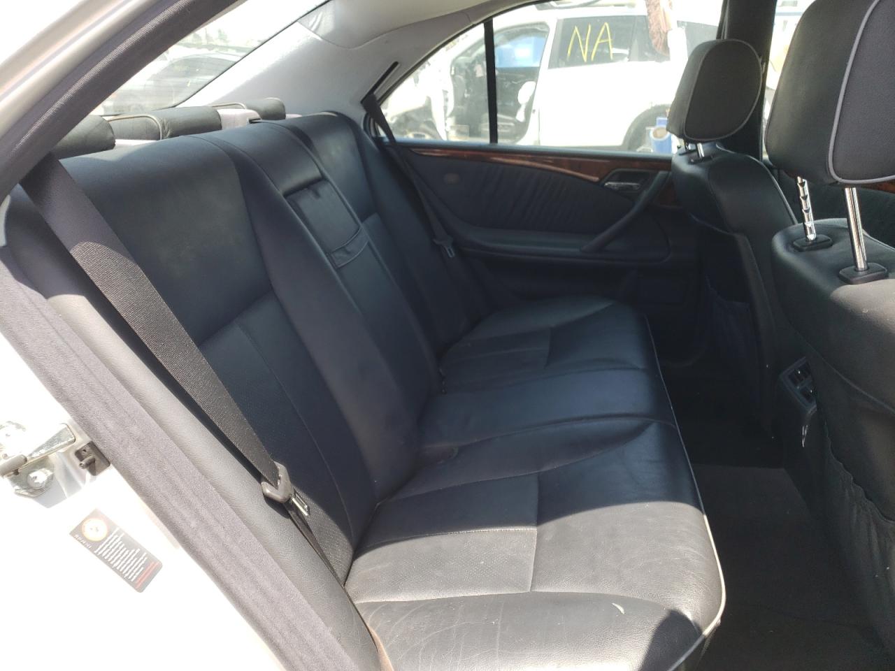 Photo 6 from auction – 2001 MERCEDES-BENZ E 320 with VIN WDBJF65J81B305001