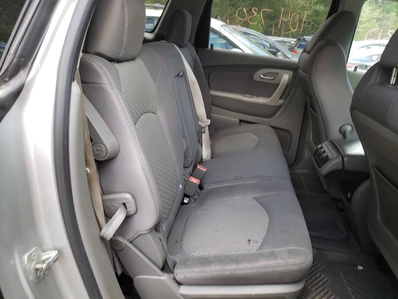 Photo 6 from auction – 2010 CHEVROLET TRAVERSE L with VIN 1GNLVEED8AJ262617