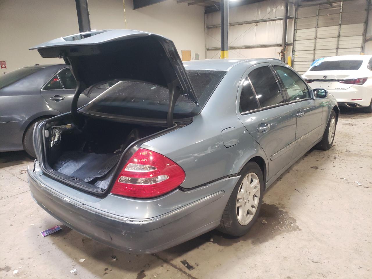 Photo 4 from auction – 2006 MERCEDES-BENZ E350 with VIN WDBUF56J16A777558