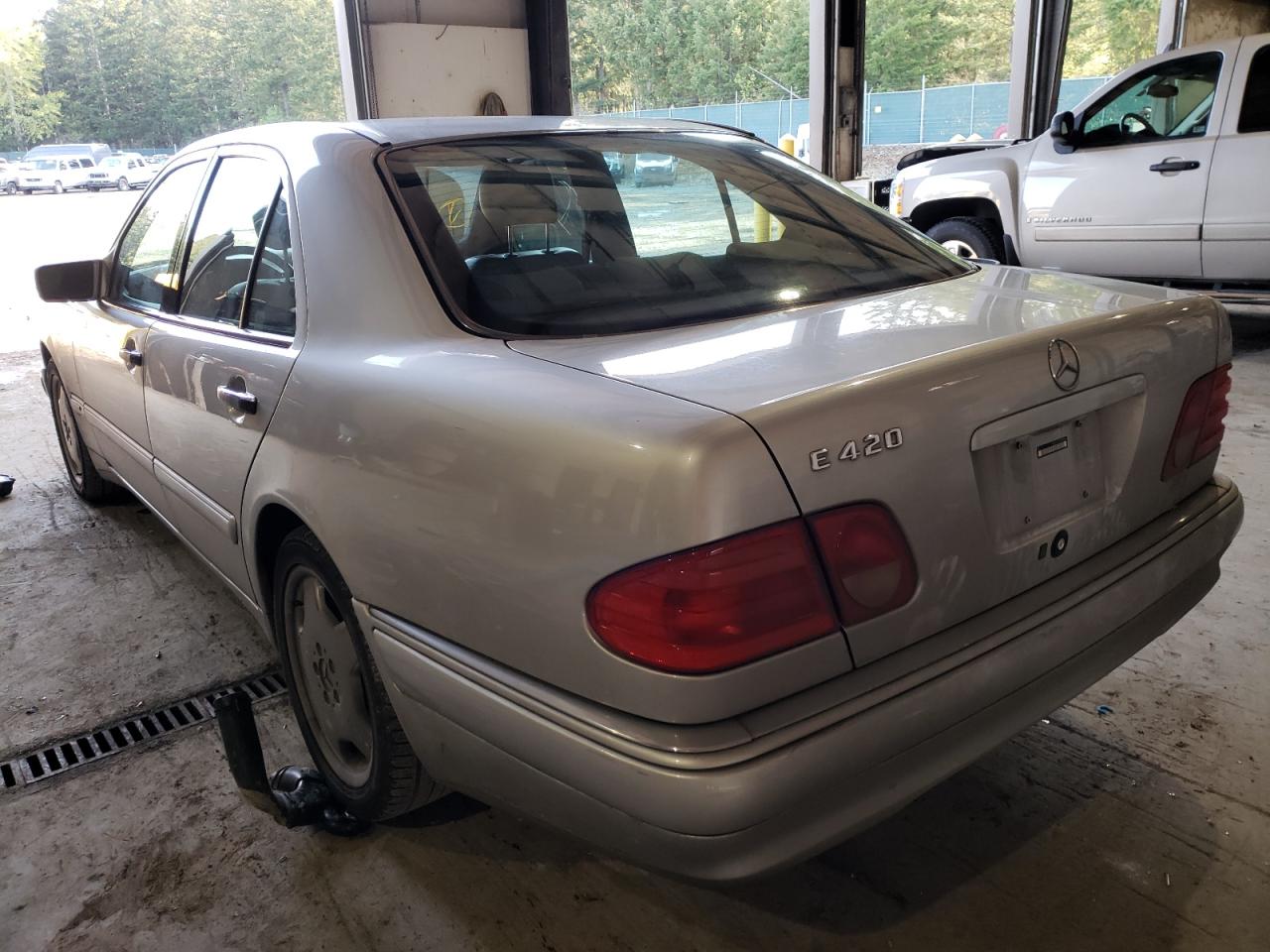 Photo 3 from auction – 1997 MERCEDES-BENZ E420 with VIN WDBJF72F1VA369351