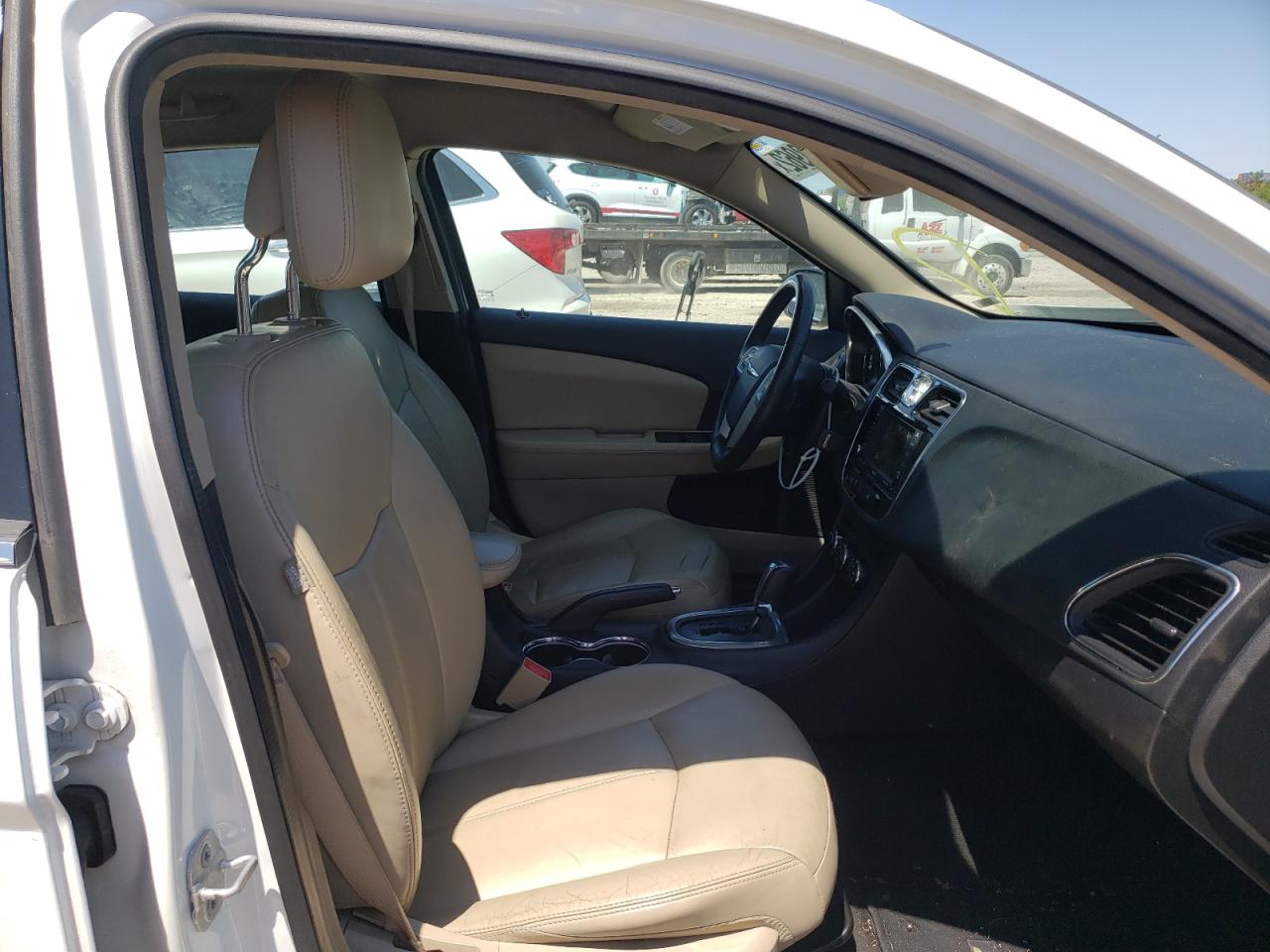 Photo 5 from auction – 2012 CHRYSLER 200 LIMITE with VIN 1C3CCBCB5CN308497