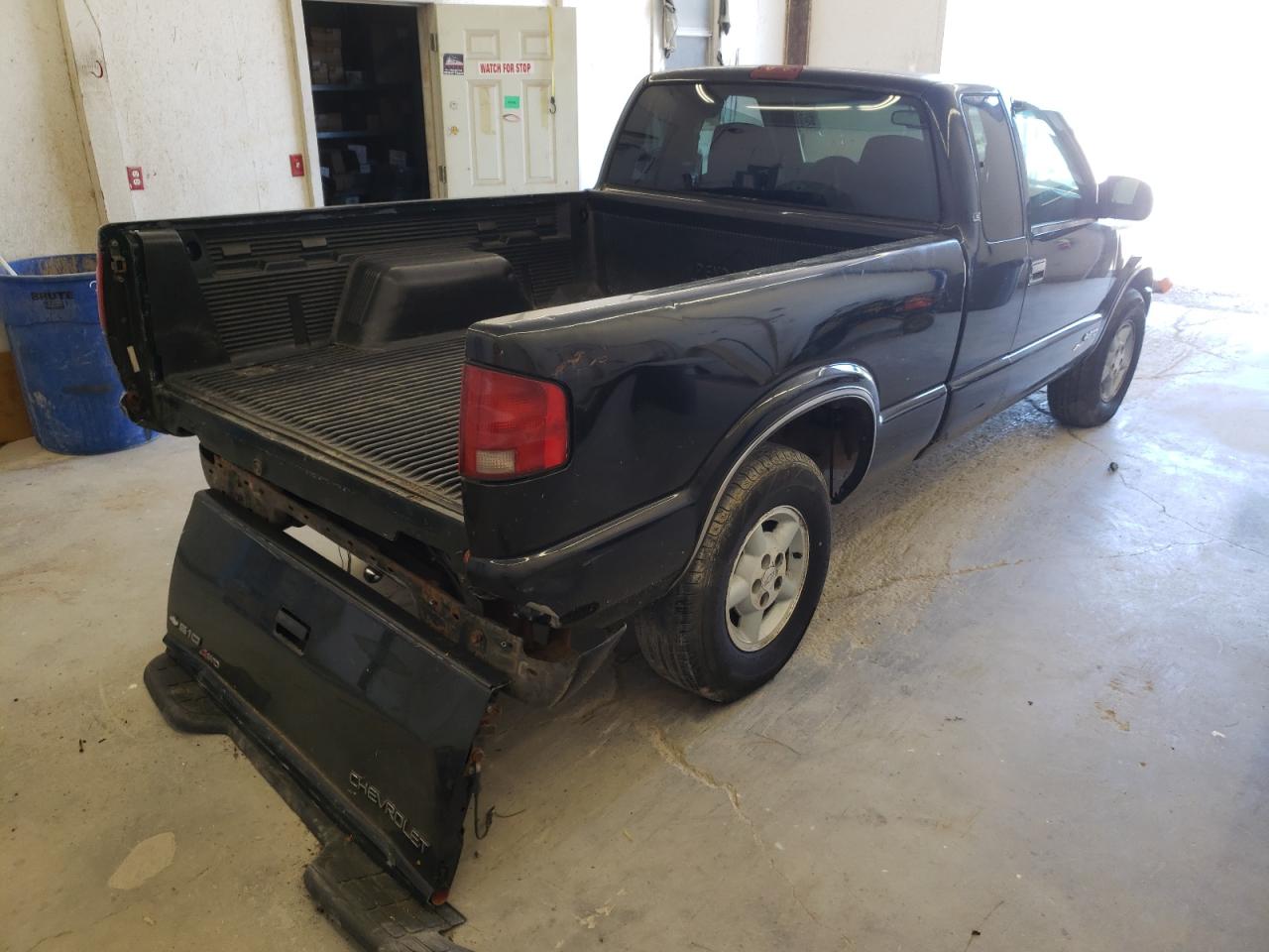 Photo 4 from auction – 2001 CHEVROLET S10 with VIN 1GCDT19W718170509