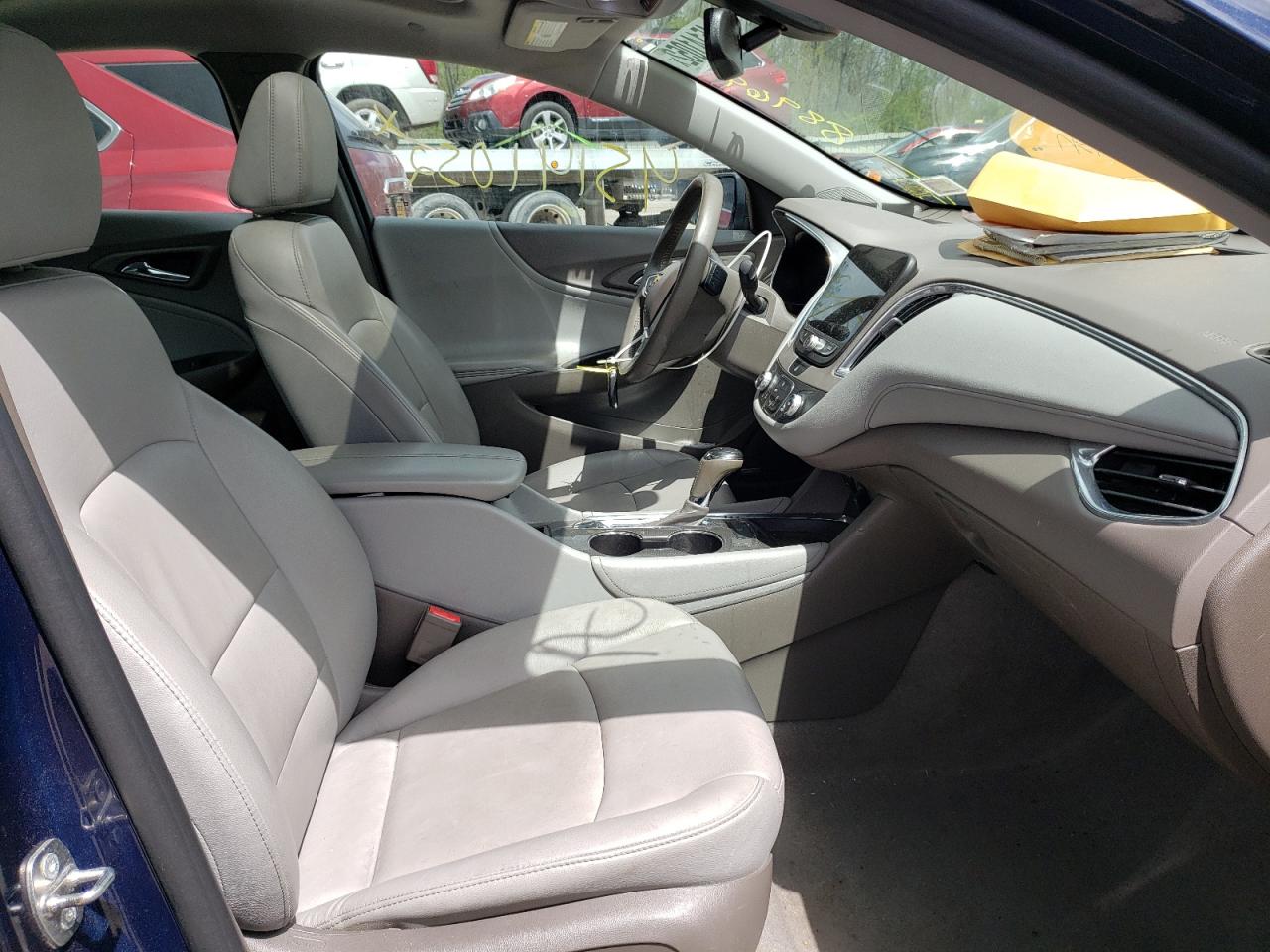 Photo 5 from auction – 2017 CHEVROLET MALIBU LT with VIN 1G1ZE5ST0HF221256