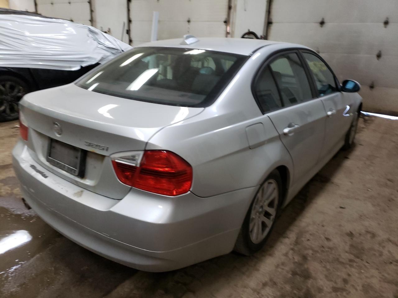 Photo 4 from auction – 2006 BMW 325 I with VIN WBAVB13526PS64265
