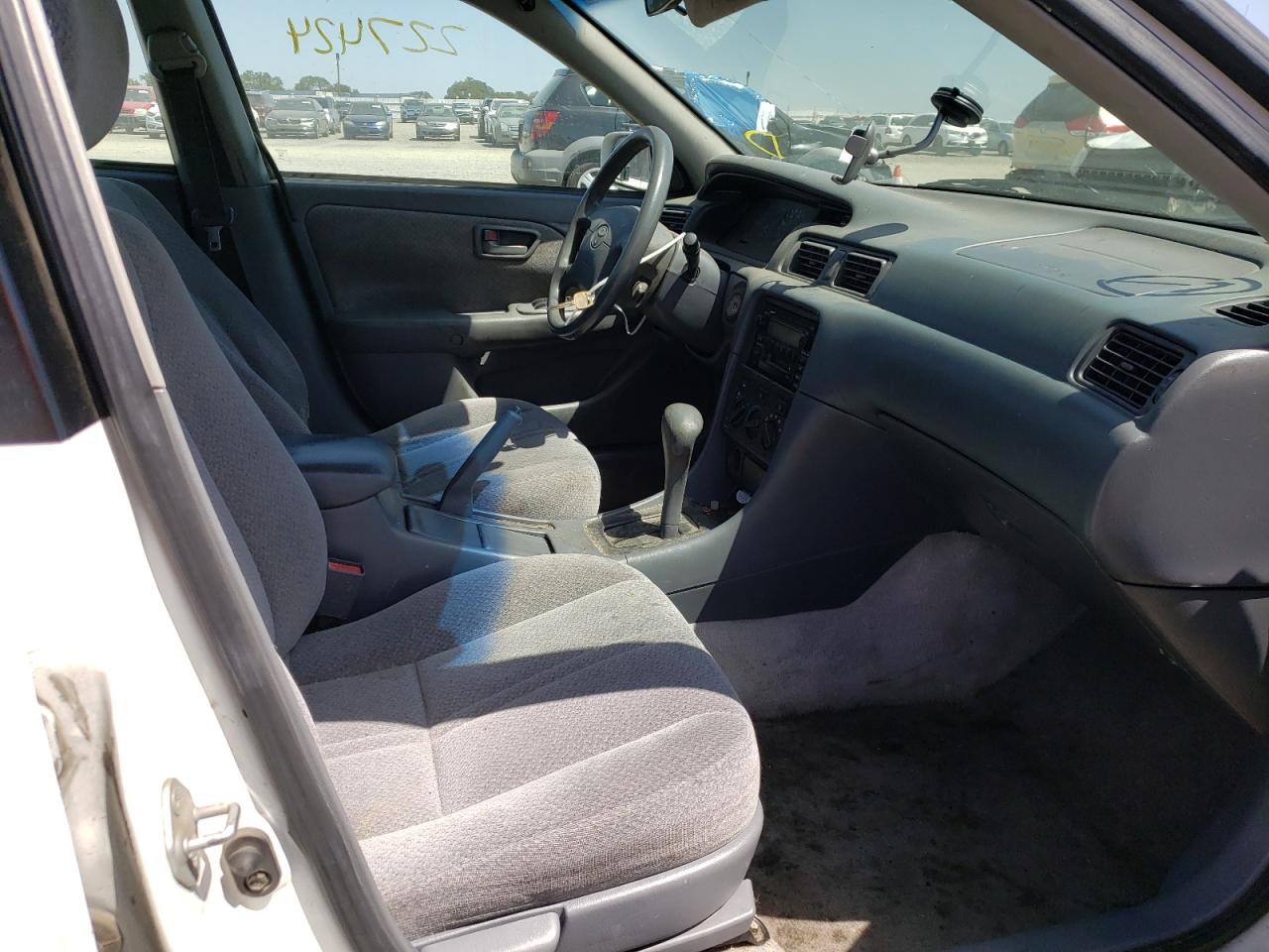 Photo 5 from auction – 2000 TOYOTA CAMRY LE with VIN 4T1BF22K6YU943592