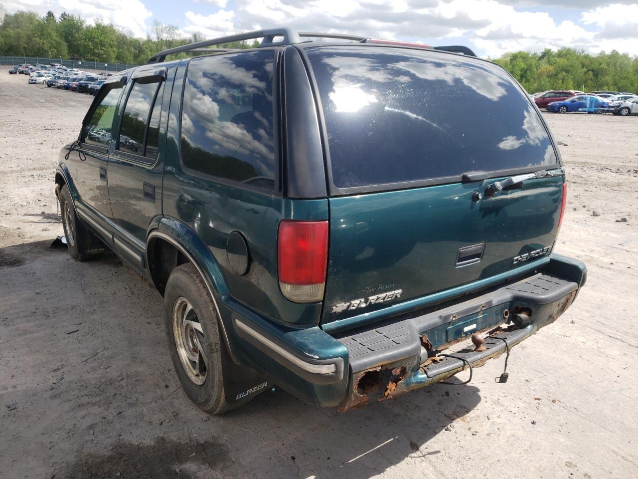 Photo 3 from auction – 1998 CHEVROLET TRAILBLAZE with VIN 1GNDT13W2W2242016