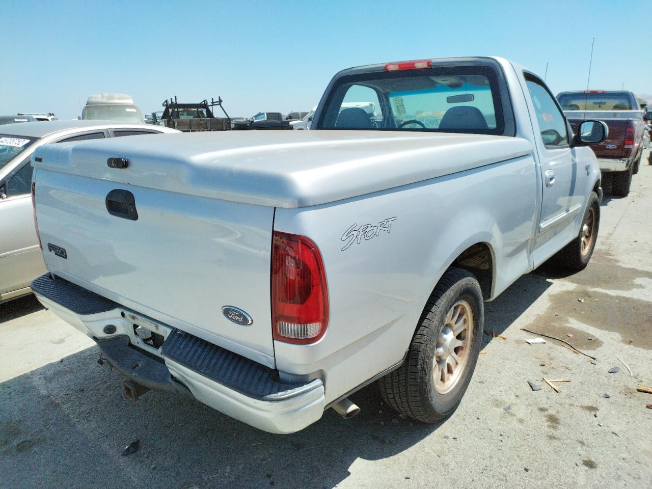 Zdjęcie 4 z aukcji – 2002 FORD F150 z VIN 1FTRF17W32NB66184