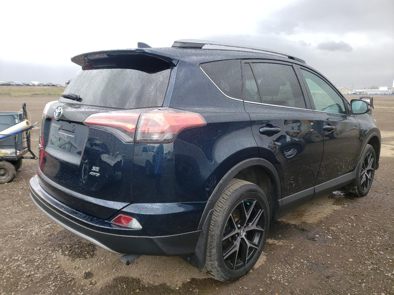 Photo 4 from auction – 2018 TOYOTA RAV4 SE with VIN 2T3JFREV9JW774093