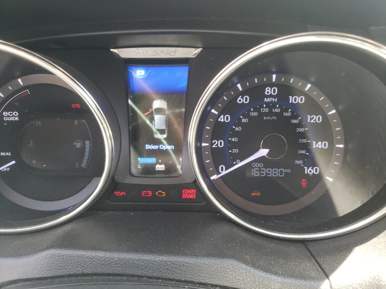 Photo 8 from auction – 2011 HYUNDAI SONATA HYB with VIN KMHEC4A41BA017579