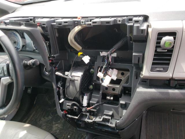 Photo 9 from auction – 2017 TOYOTA SIENNA XLE with VIN 5TDDZ3DC8HS187266