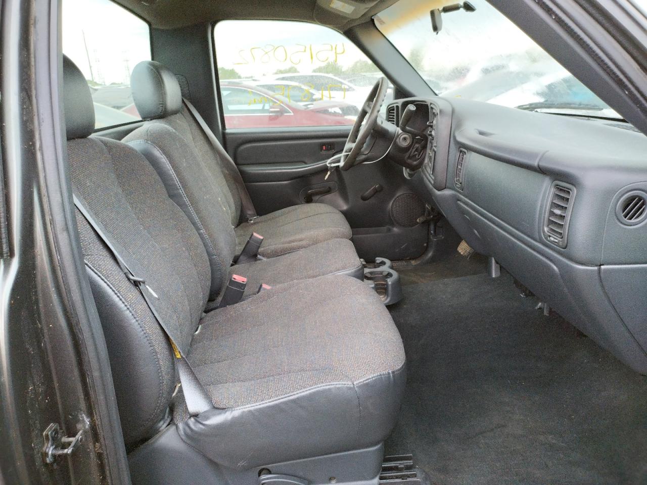 Photo 5 from auction – 2002 CHEVROLET SILVERADO with VIN 1GCEC14W72Z142751