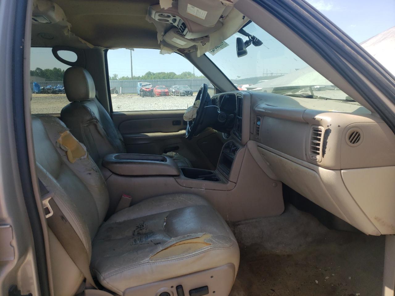 Photo 5 from auction – 2004 CHEVROLET SUBURBAN K with VIN 3GNFK16Z74G149286