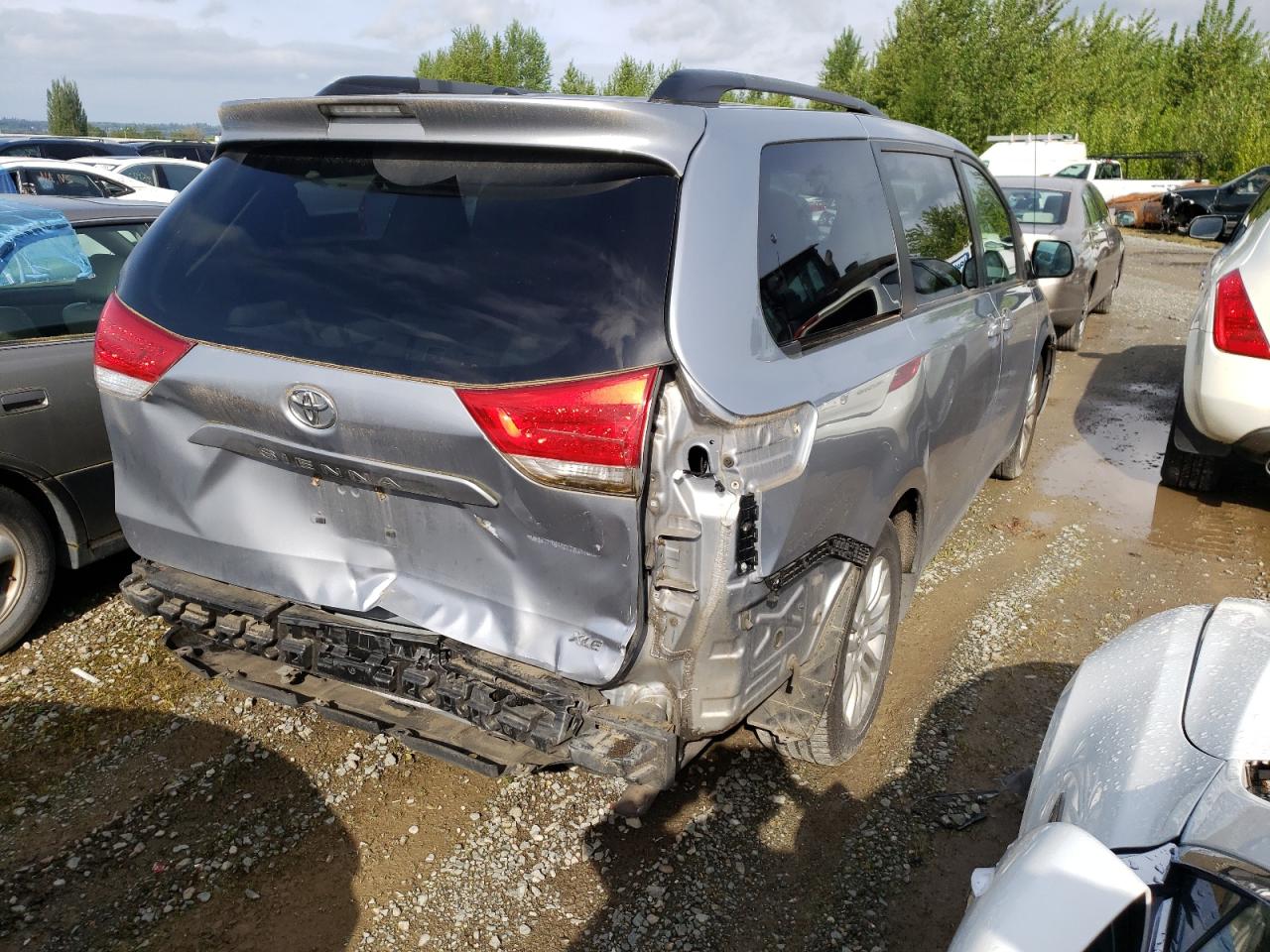 Photo 4 from auction – 2013 TOYOTA SIENNA XLE with VIN 5TDYK3DC4DS296470