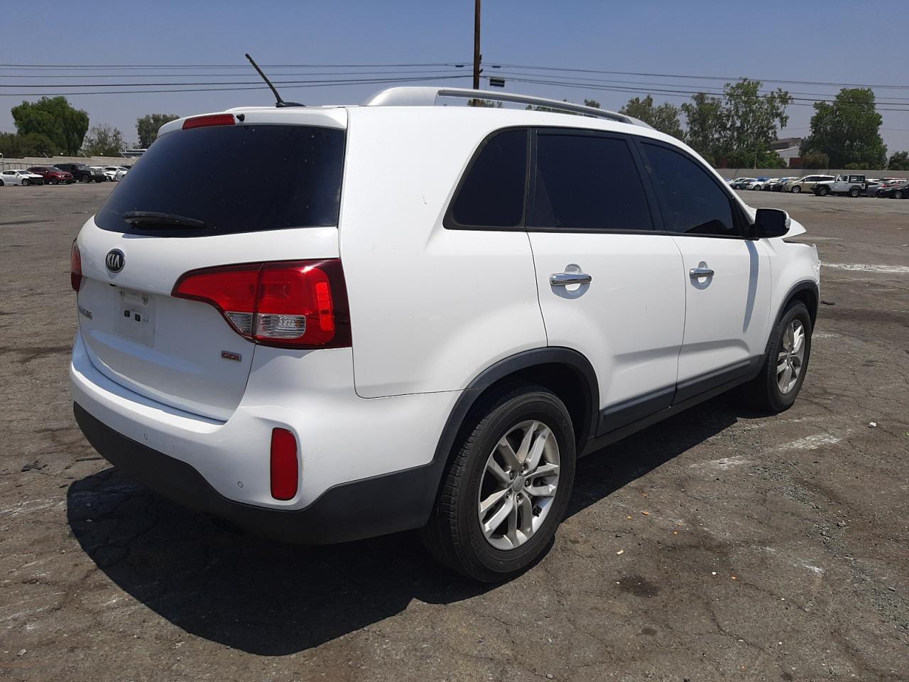 Photo 4 from auction – 2014 KIA SORENTO LX with VIN 5XYKT3A68EG460562