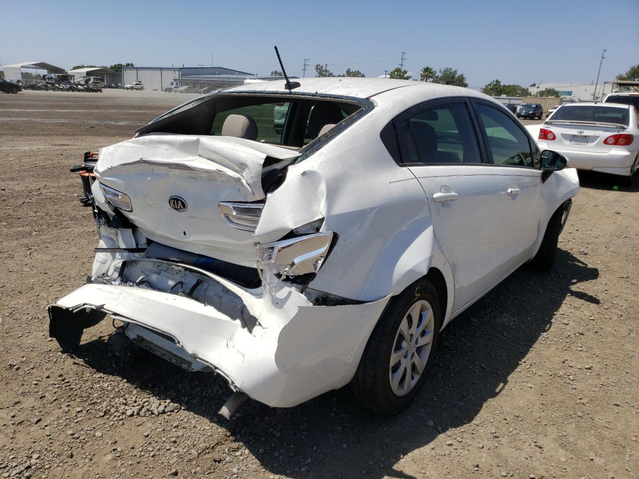 Photo 4 from auction – 2015 KIA RIO LX with VIN KNADM4A3XF6452076