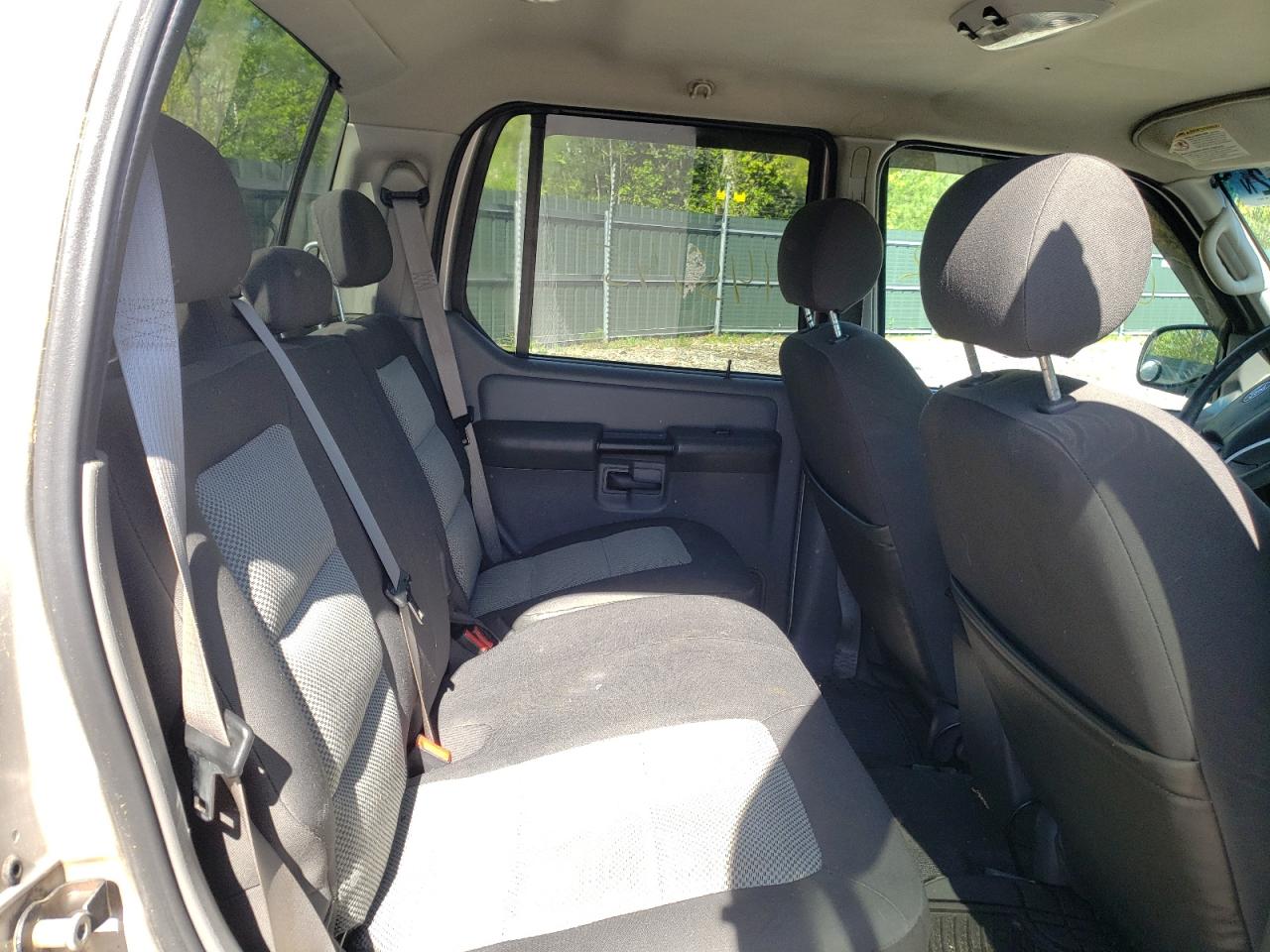 Photo 6 from auction – 2005 FORD EXPLORER S with VIN 1FMZU77KX5UB40211