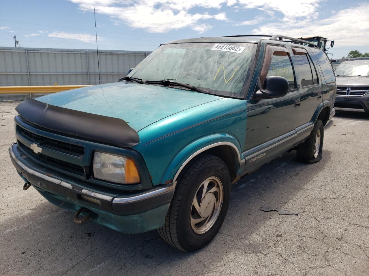 Photo 2 from auction – 1997 CHEVROLET BLAZER with VIN 1GNDT13W5V2203886