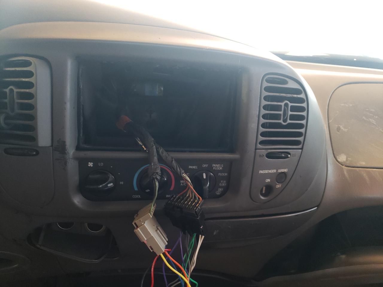 Photo 9 from auction – 1998 FORD F150 with VIN 1FTZX0763WKA15697