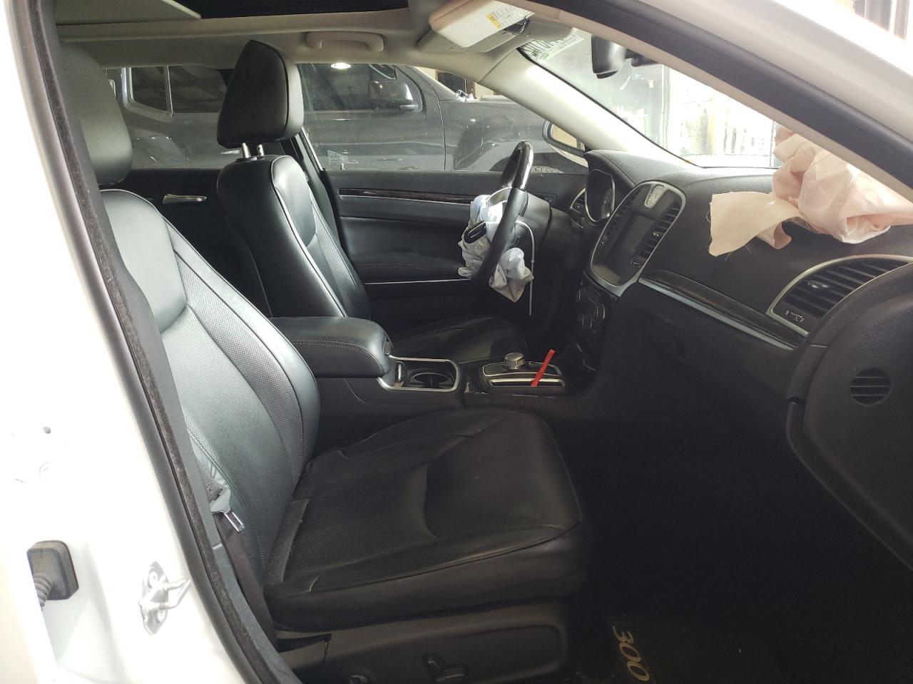 Photo 5 from auction – 2016 CHRYSLER 300C with VIN 2C3CCAEG0GH348861