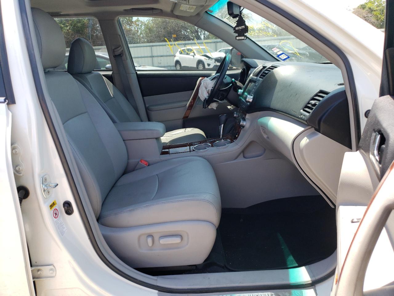 Photo 5 from auction – 2011 TOYOTA HIGHLANDER with VIN 5TDYK3EH3BS049206